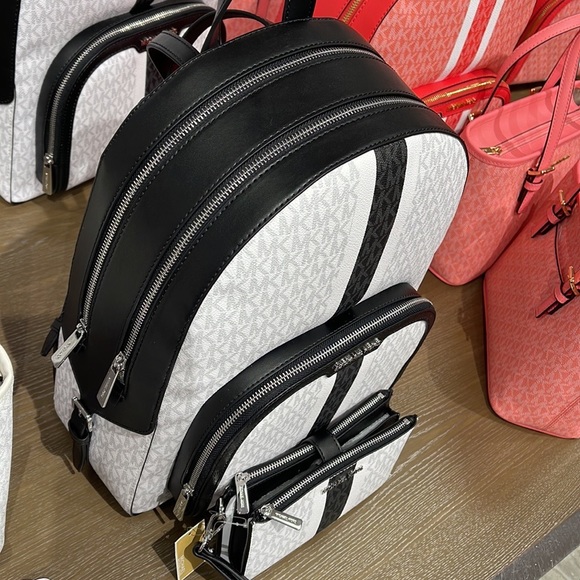 Michael Kors Jaycee Large Zip Pocket Backpack & LG DOUBLE ZIP WRISTLET - Picture 2 of 16